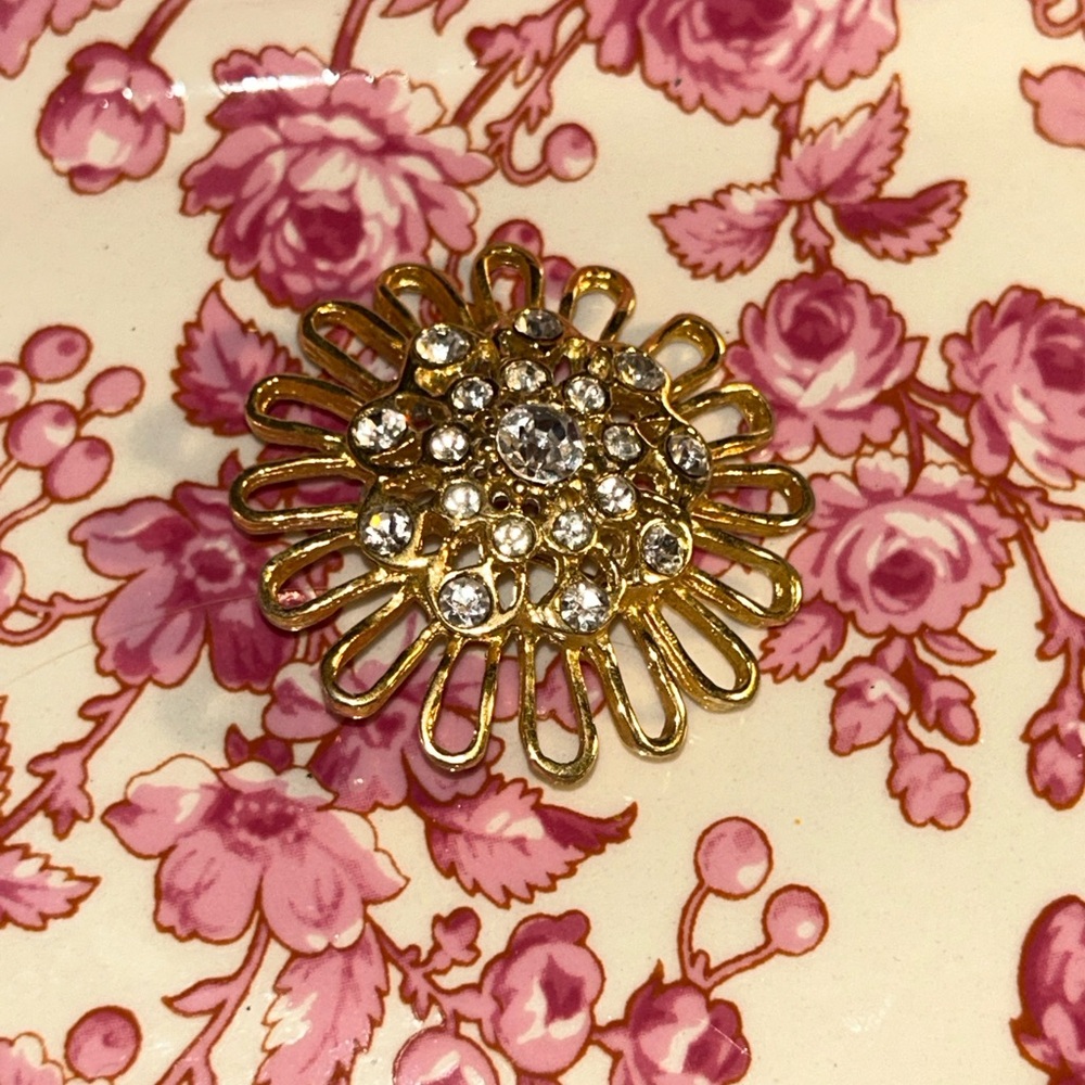 Elegant Gold and Brooch